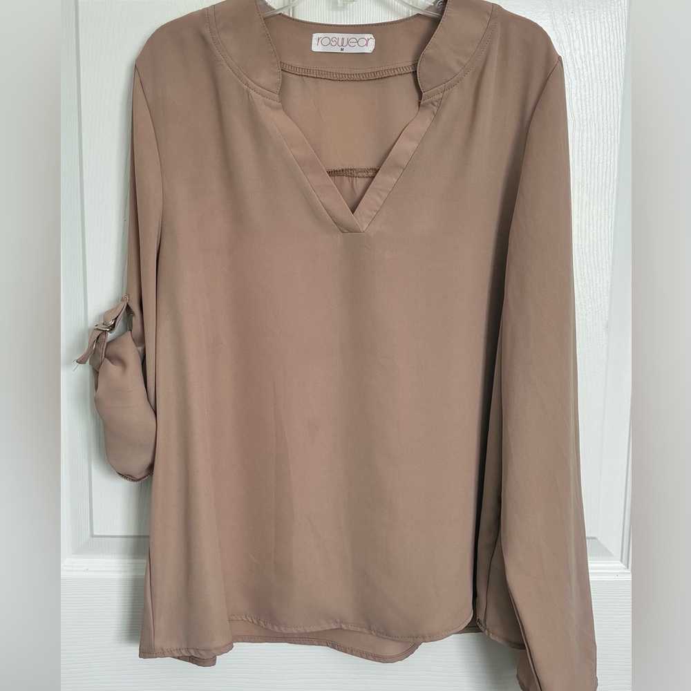Roswear Women‘a Caramel V-Neck Long Sleeve Blouse